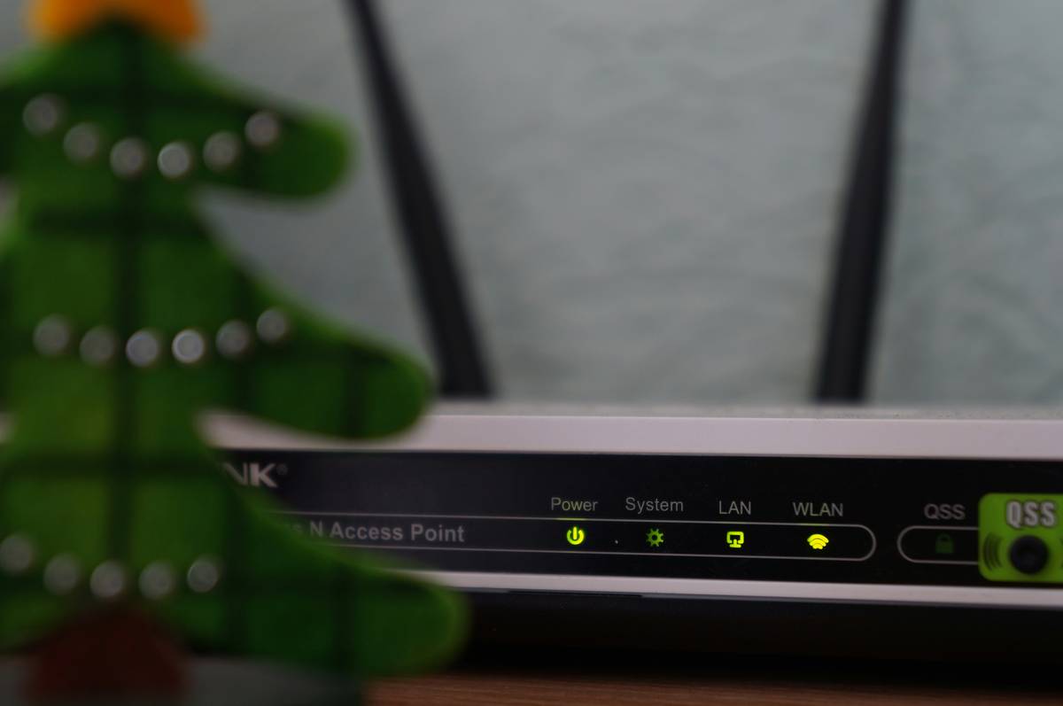 Why Your Smart Home Is Chaotic (And How a Smart Home Automation Hub Fixes Everything)