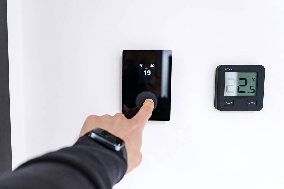 infographic illustrating intelligent home automation benefits including energy efficiency, security enhancements, and daily convenience